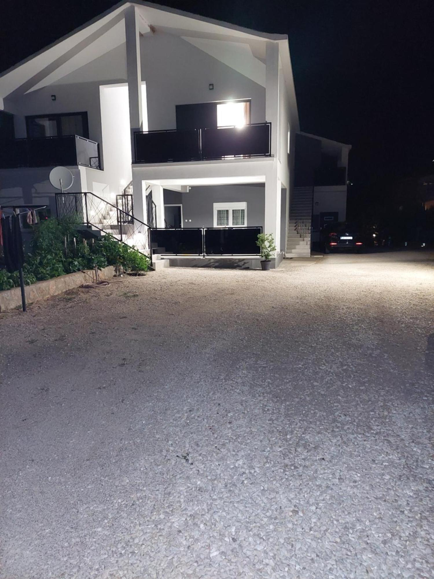 Apartmani Karla Paklenica Starigrad Paklenica Extérieur photo