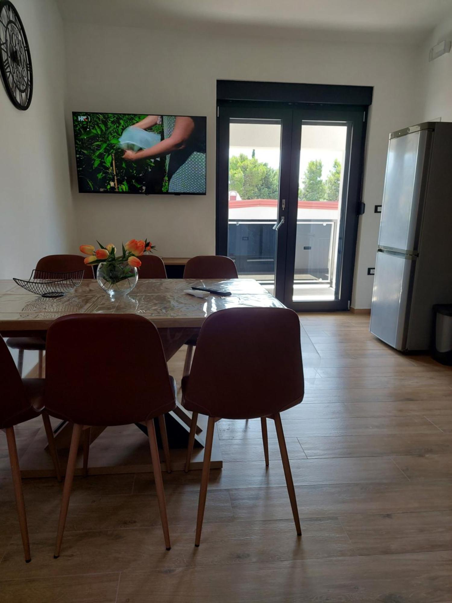 Apartmani Karla Paklenica Starigrad Paklenica Extérieur photo