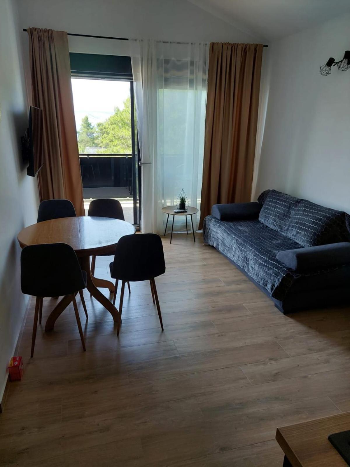 Apartmani Karla Paklenica Starigrad Paklenica Extérieur photo